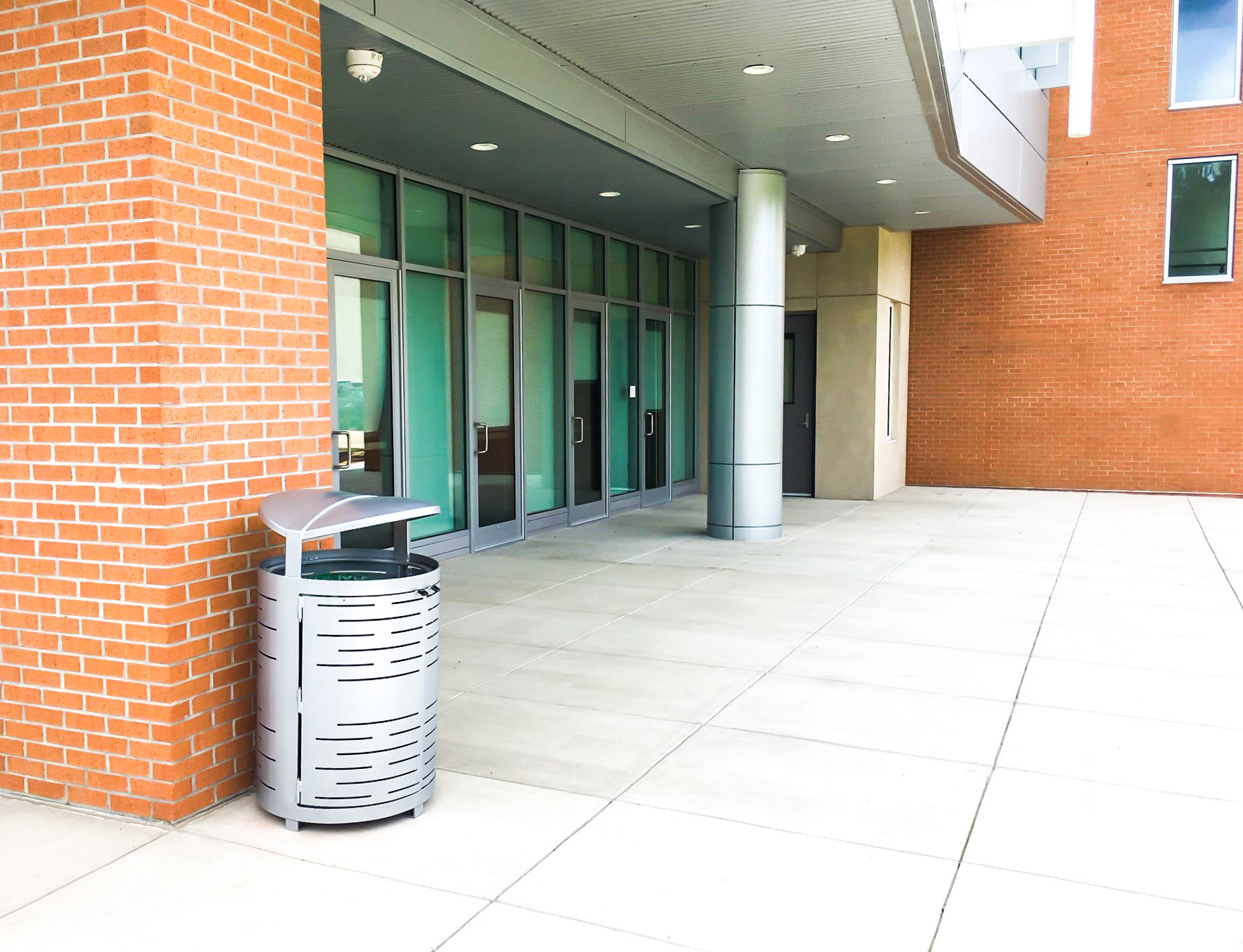Feature Everett Litter Receptacle 32Gal Sparklesilver Education University Augusta GA 2 (4)