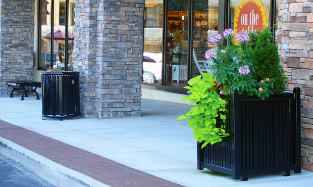 Image 11 Reading Square Planter Retail