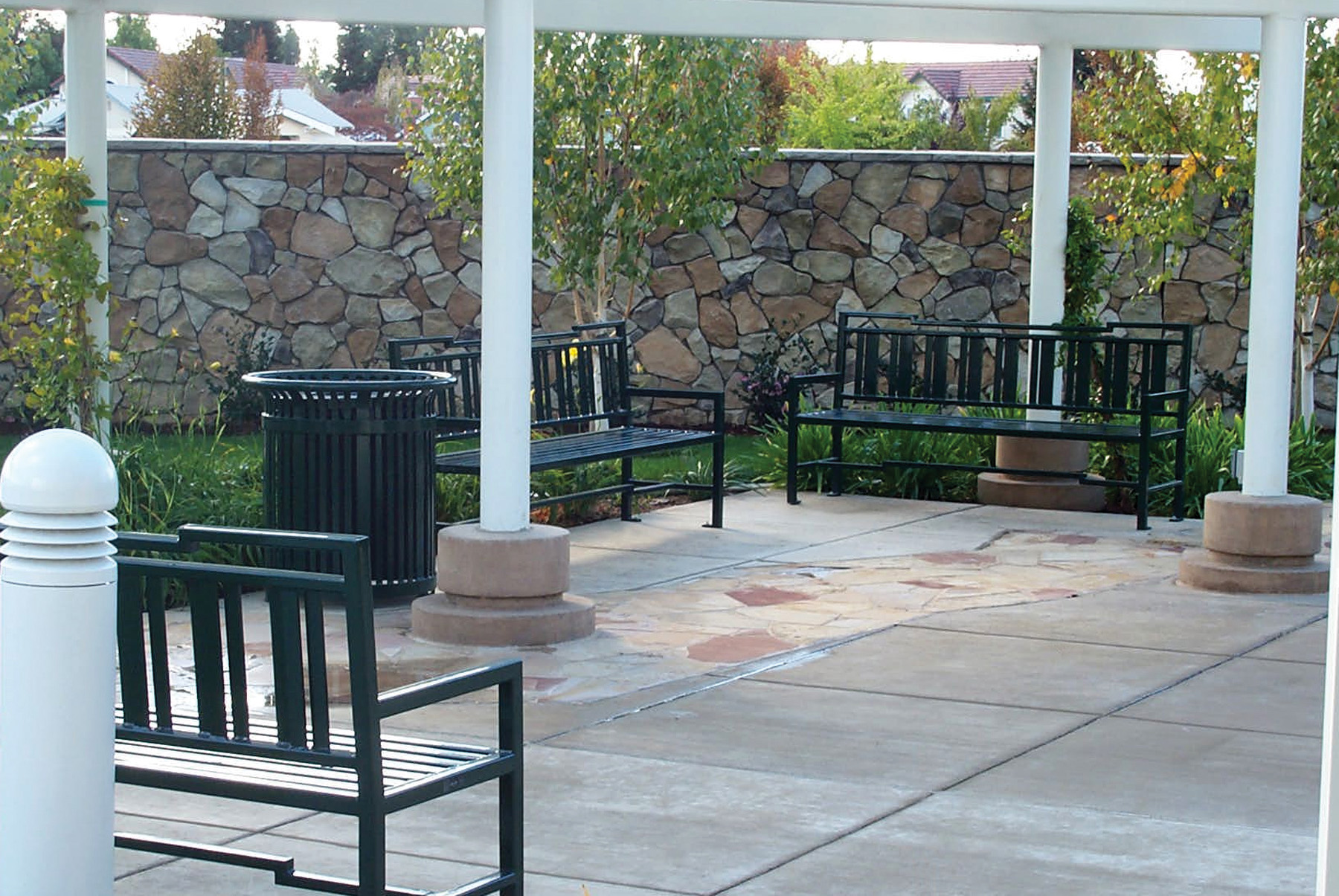 Athenos Bench With Back Hunter Green Midtown Litter Receptacle 32Gal Corporate Plaza