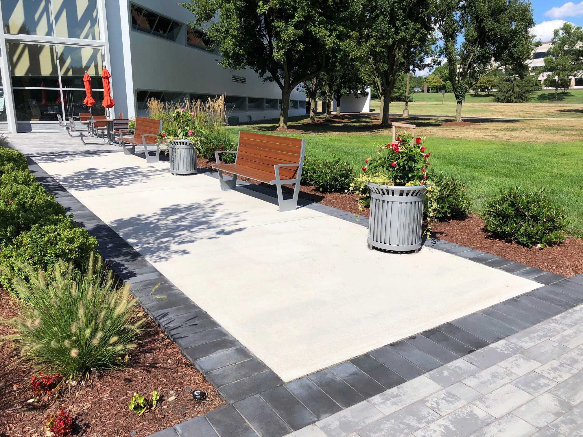 Creekview Bench With Back 6Ft Sparklesilver Woodgrainaluminum Cherryflame Midtown Litter Receptacle 32Gal Corporate Office Princetonnj