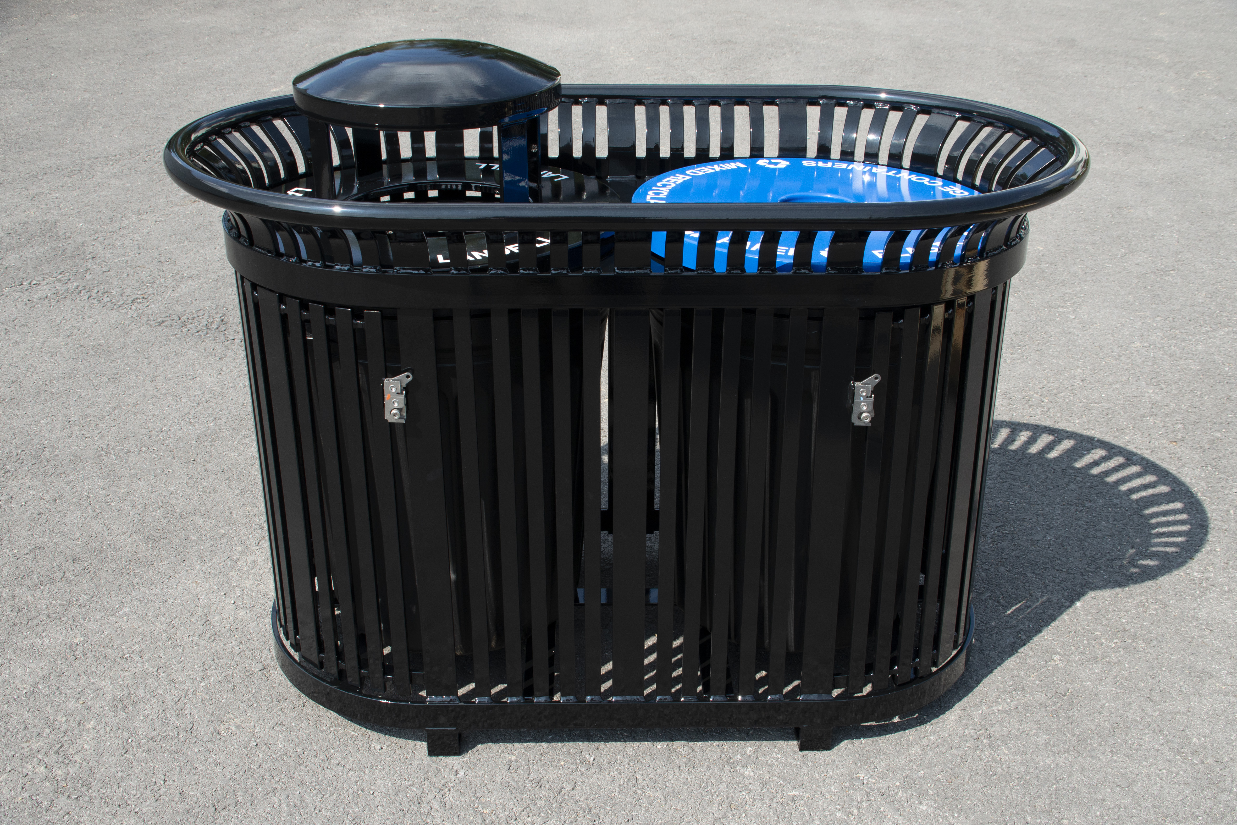 Midtown Dual Litter Receptacle 32Gal Elevatedlid Glossblack Parkinglot